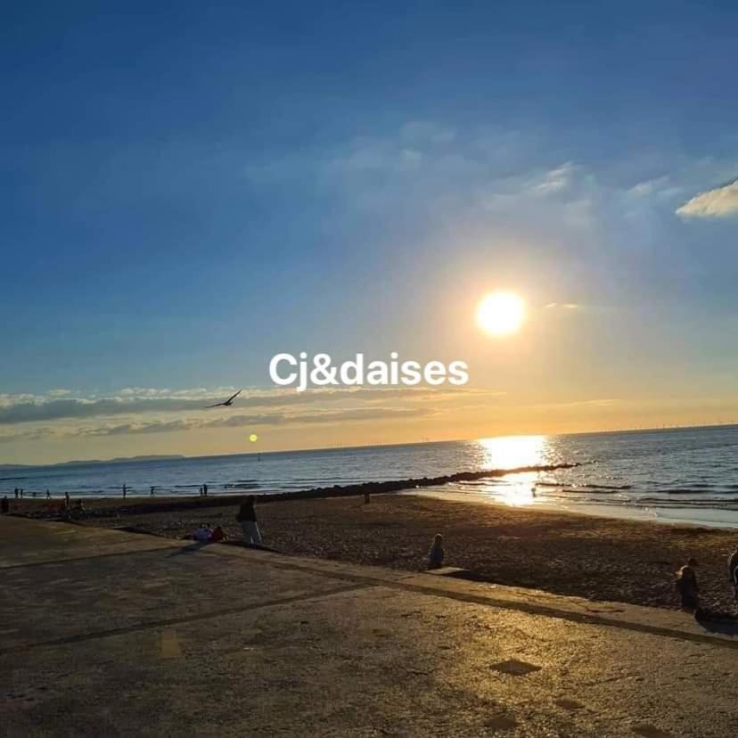 Cj & Daisies Holiday Home Престатин Экстерьер фото